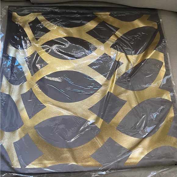 Luxury grey and gold foil pillow. Size 22x 22 inches - Picture 11 of 12